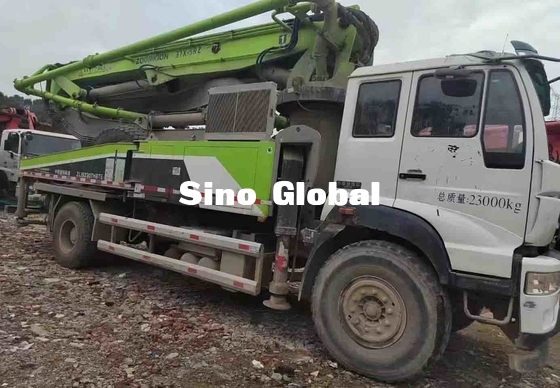 Xe bơm bê tông Zoomlion đã qua sử dụng 37M với khung xe Sinotruk Chiều cao nạp liệu 1370mm