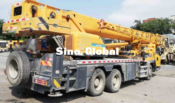 Cần cẩu thứ 2 XCMG 25 Tấn, xe tải đã qua sử dụng gắn cẩu Đường kính quay vòng 21m